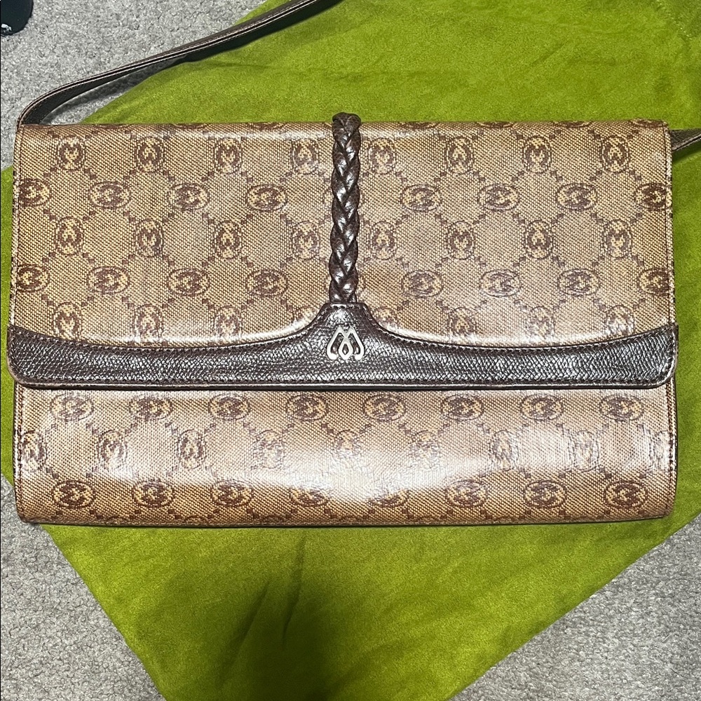 Vintage Morabito clutch or shoulder bag!  Excellent condition.  Made in Paris!